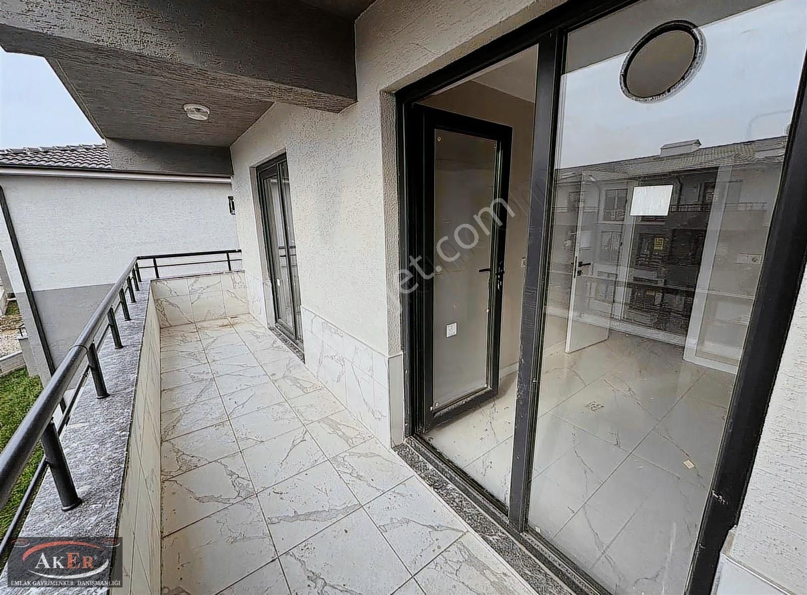 Ömerciklerde 2+1 İskanlı 3. Kat Ön Cephe Satılık Daire - Görsel 9