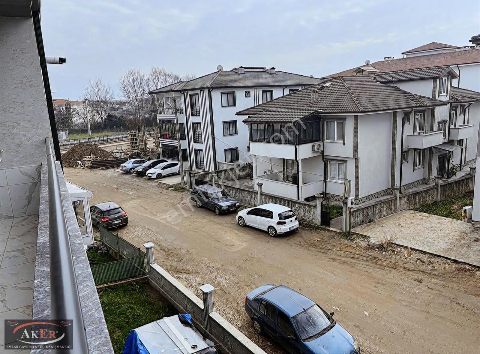 Ömerciklerde 2+1 İskanlı 3. Kat Ön Cephe Satılık Daire - Görsel 6