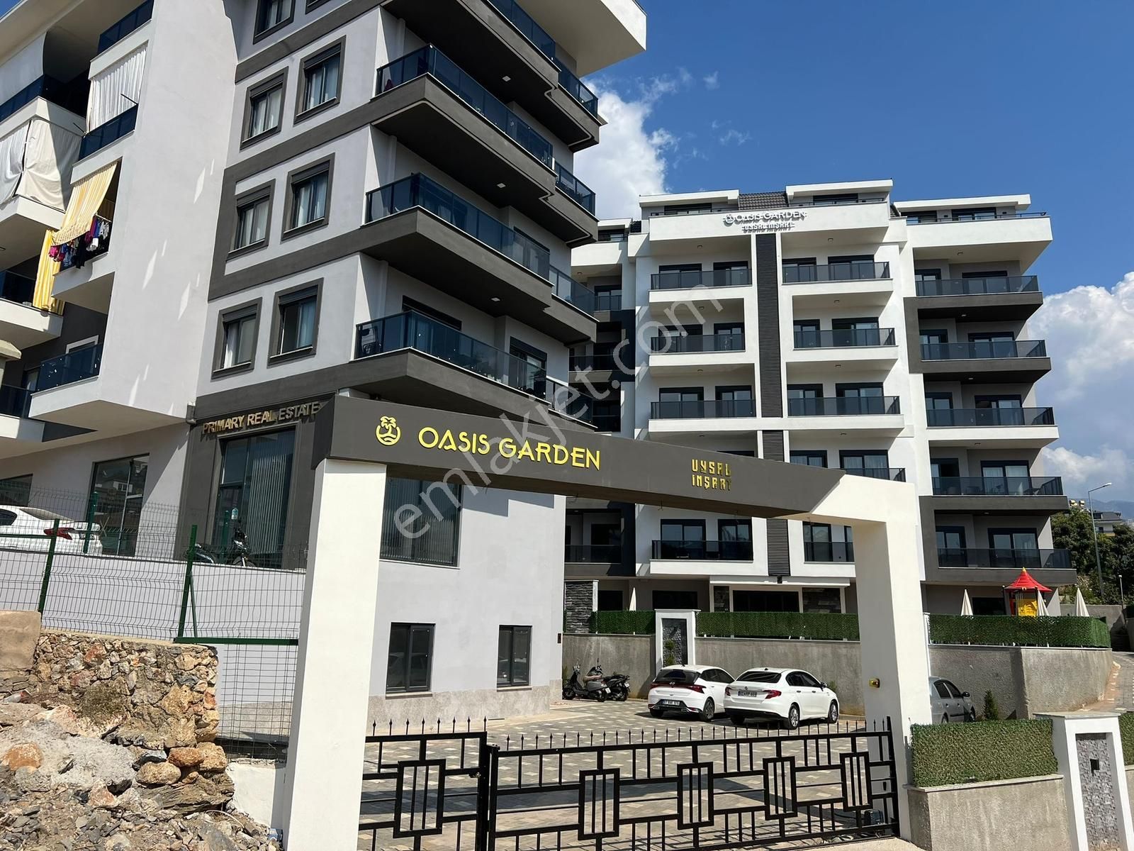 Oba Çarşamba'da Merkezi Konumda Aktiviteli Satılık 1+1 Daire