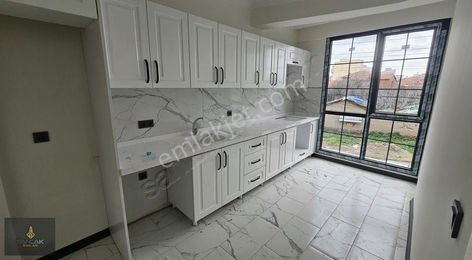 Sancak'tan Burhaniye Geriş'te Ayrı Mutfaklı Satılık 1+1 Daire - Görsel 2