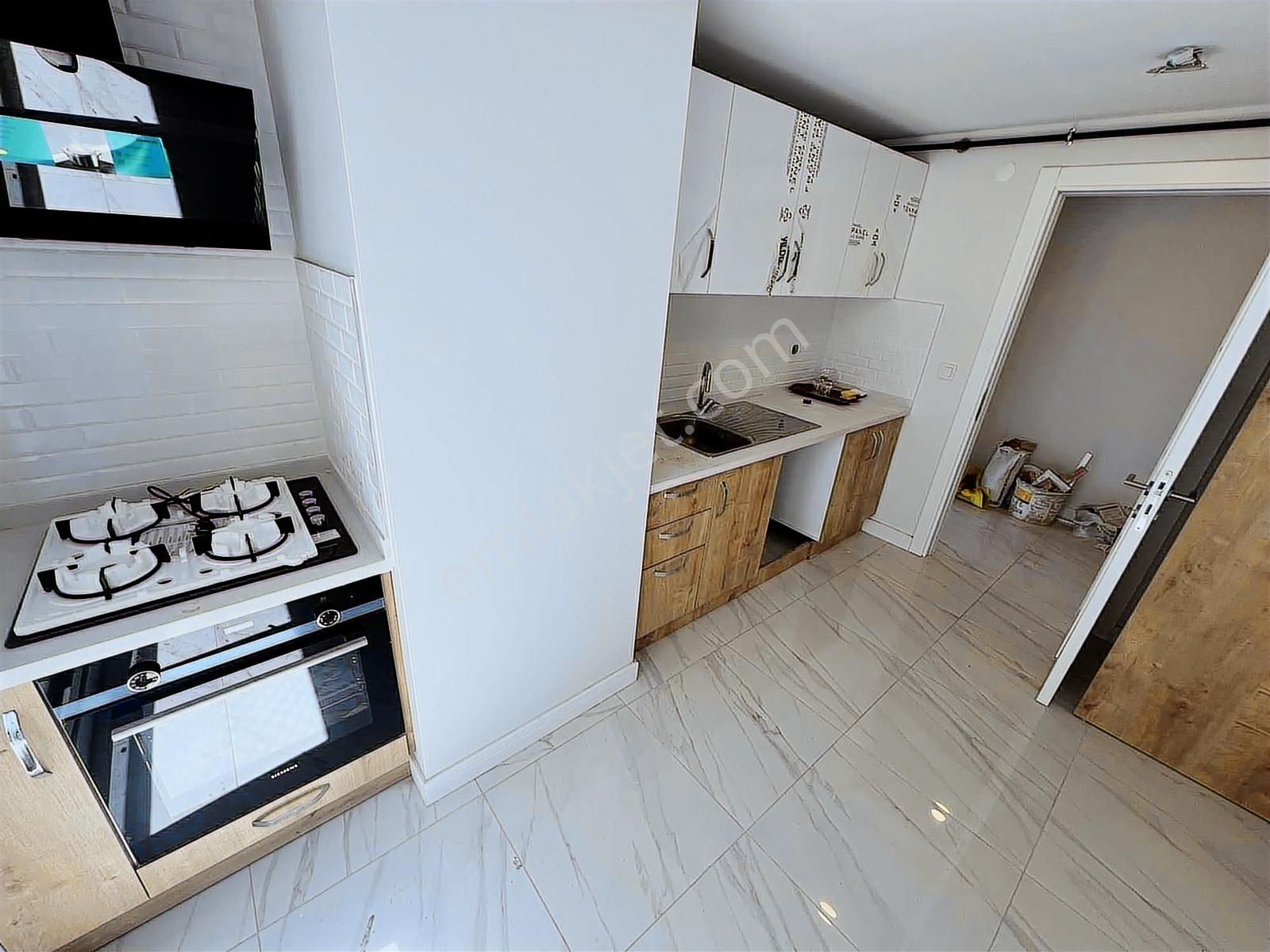 Aktaş'tan Üsküdar Sultantepede Sıfır 3+1 Otoparklı Manzaralı - Görsel 4