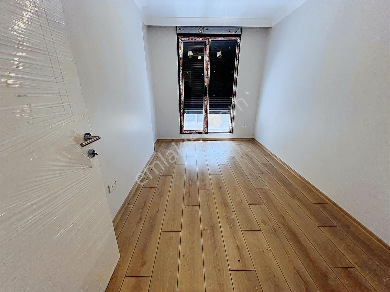 Aktaş'tan Üsküdar Sultantepede Sıfır 3+1 Otoparklı Manzaralı - Görsel 30