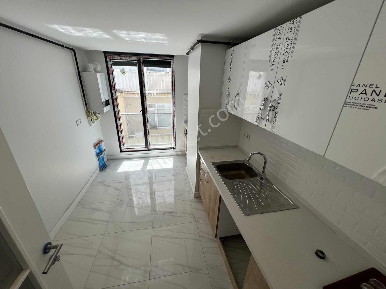 Aktaş'tan Üsküdar Sultantepede Sıfır 3+1 Otoparklı Manzaralı - Görsel 19