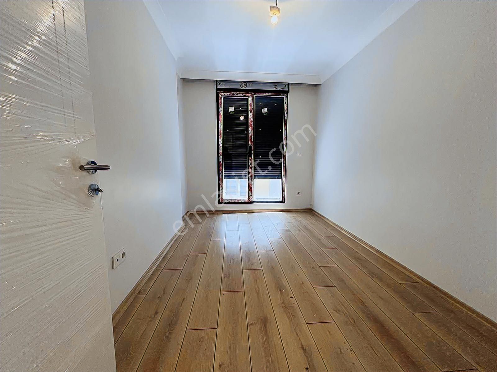 Aktaş'tan Üsküdar Sultantepede Sıfır 3+1 Otoparklı Manzaralı - Görsel 14