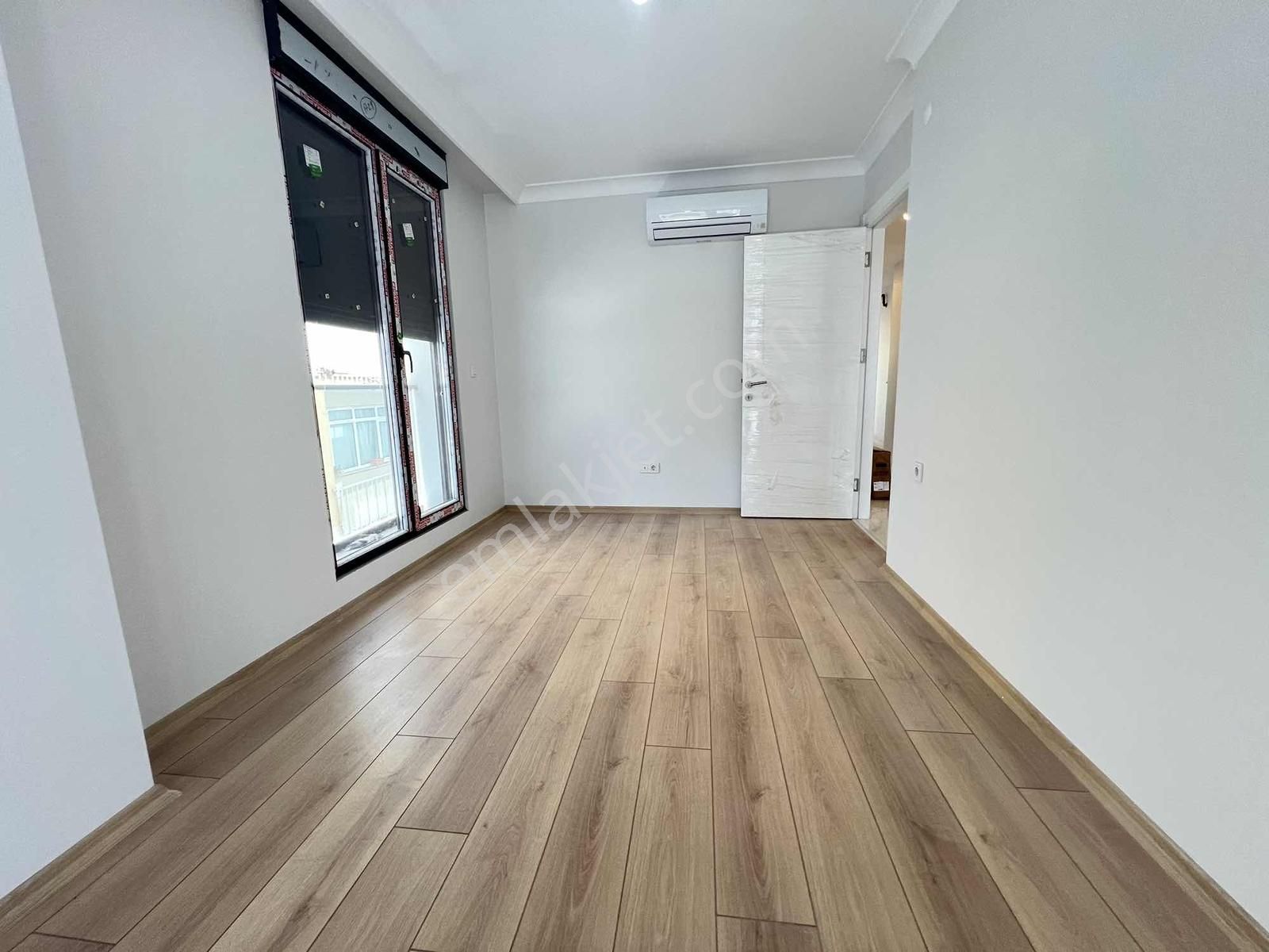 Aktaş'tan Üsküdar Sultantepede Sıfır 3+1 Otoparklı Manzaralı - Görsel 29