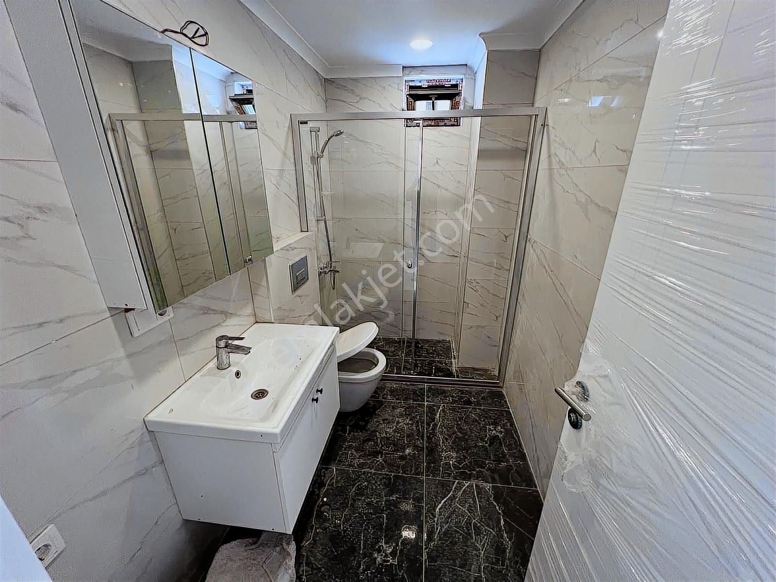 Aktaş'tan Üsküdar Sultantepede Sıfır 3+1 Otoparklı Manzaralı - Görsel 8