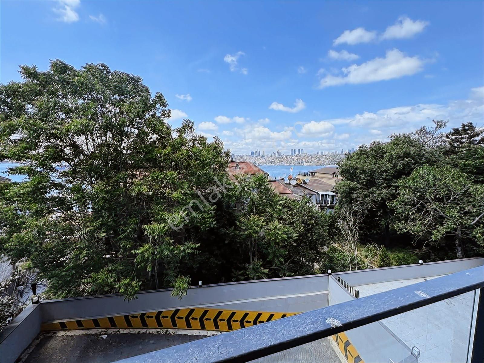 Aktaş'tan Üsküdar Sultantepede Sıfır 3+1 Otoparklı Manzaralı - Görsel 9