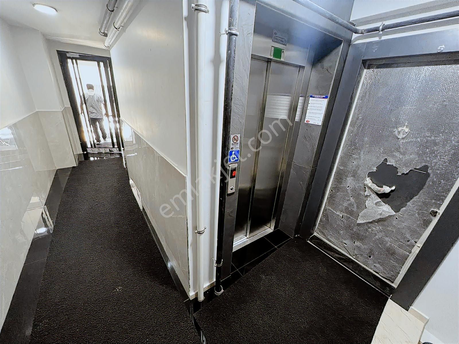 Aktaş'tan Üsküdar Sultantepede Sıfır 3+1 Otoparklı Manzaralı - Görsel 12