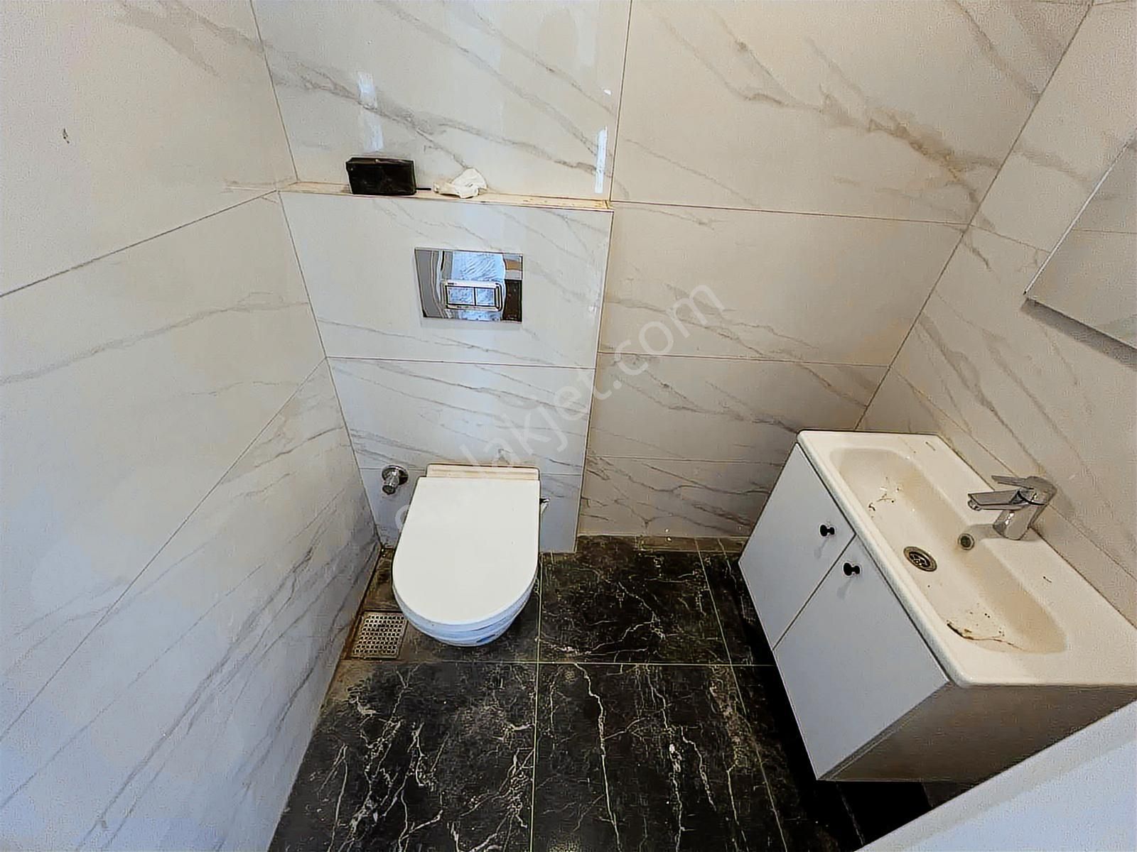 Aktaş'tan Üsküdar Sultantepede Sıfır 3+1 Otoparklı Manzaralı - Görsel 21