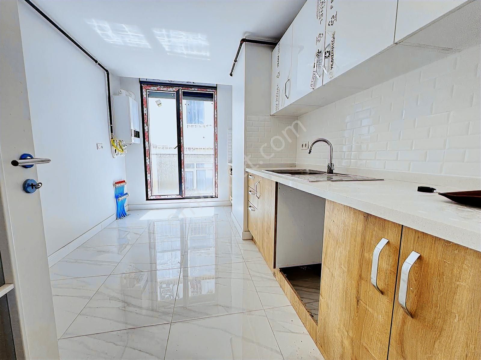 Aktaş'tan Üsküdar Sultantepede Sıfır 3+1 Otoparklı Manzaralı - Görsel 10