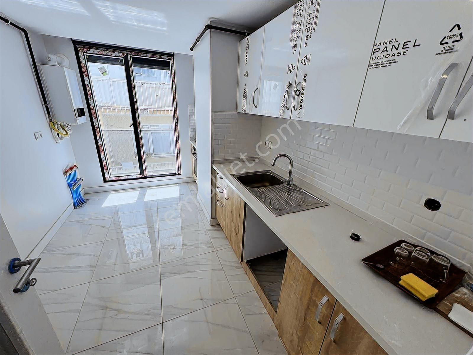 Aktaş'tan Üsküdar Sultantepede Sıfır 3+1 Otoparklı Manzaralı - Görsel 24