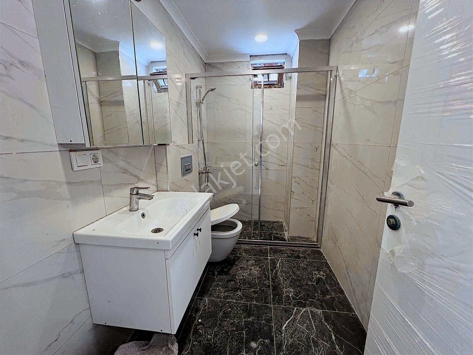 Aktaş'tan Üsküdar Sultantepede Sıfır 3+1 Otoparklı Manzaralı - Görsel 3