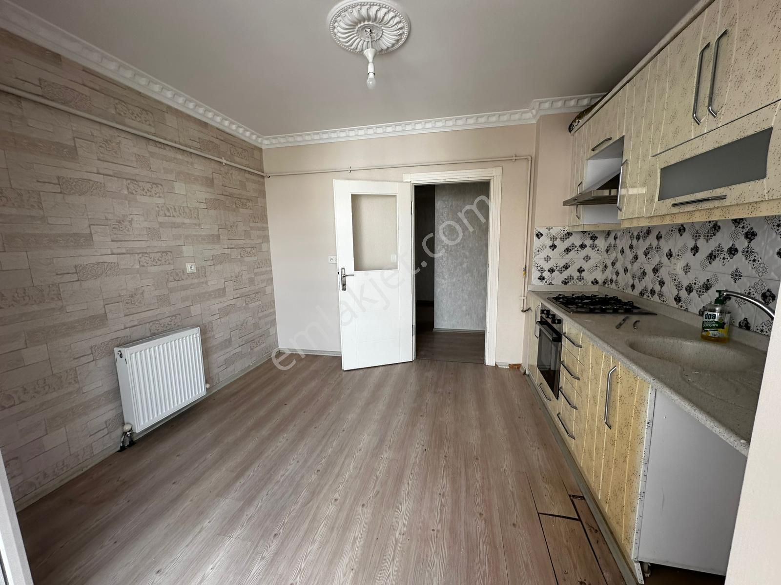 Demircilerde Genç Binada Üst Katta Kiralık 3+1 - Görsel 10