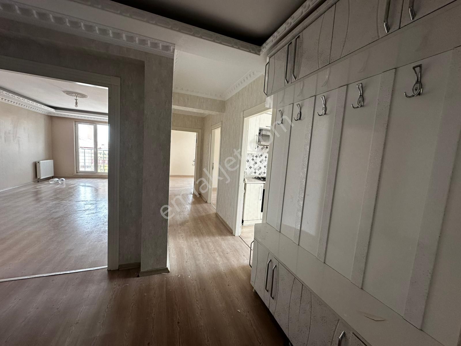 Demircilerde Genç Binada Üst Katta Kiralık 3+1 - Görsel 13