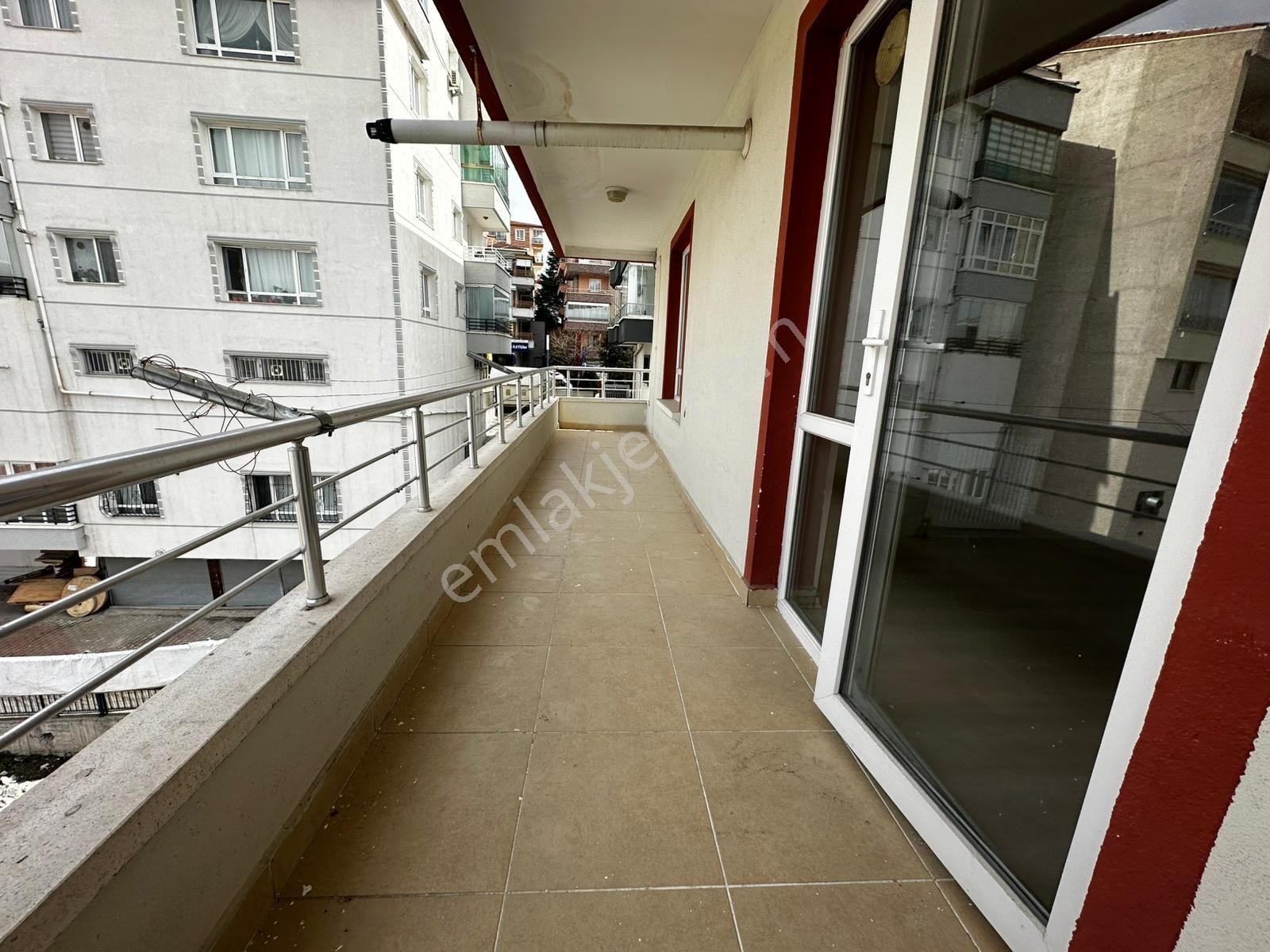 Demircilerde Genç Binada Üst Katta Kiralık 3+1 - Görsel 12