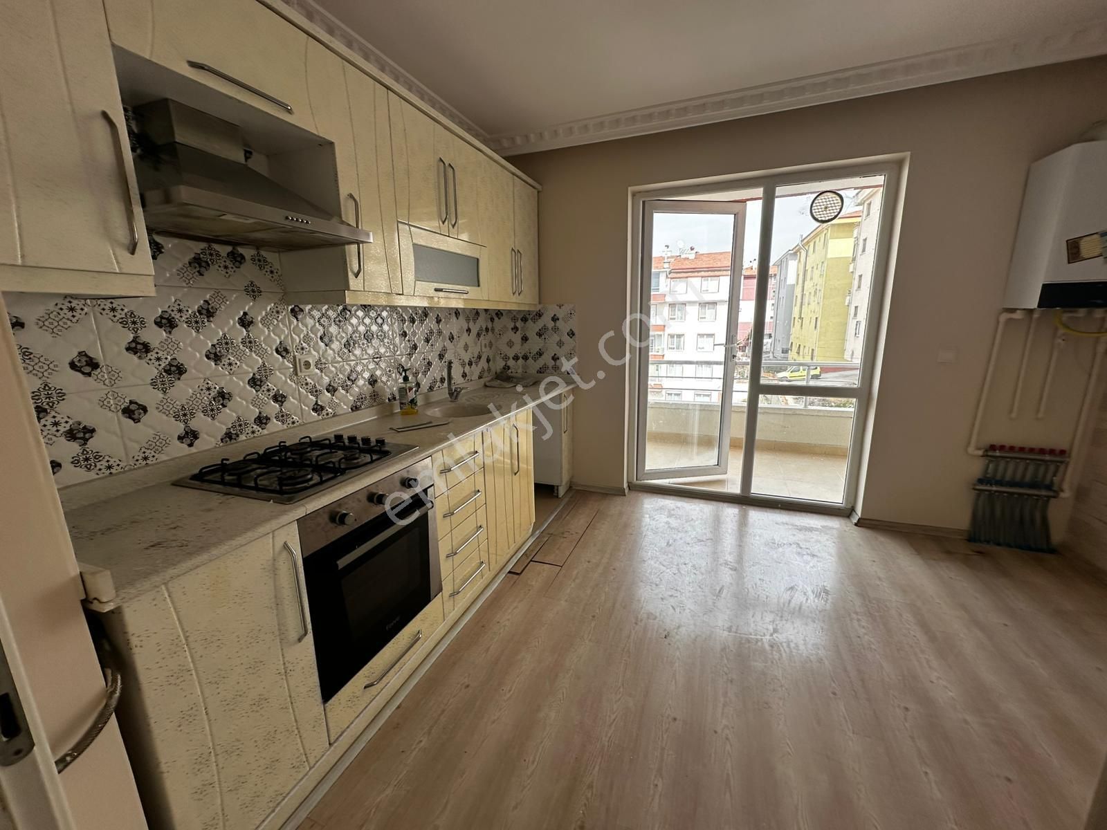 Demircilerde Genç Binada Üst Katta Kiralık 3+1 - Görsel 6