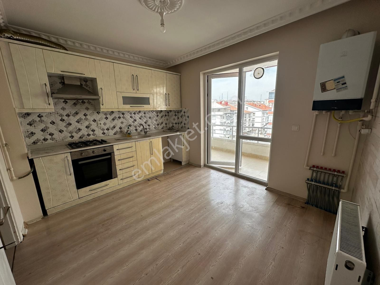 Demircilerde Genç Binada Üst Katta Kiralık 3+1 - Görsel 9