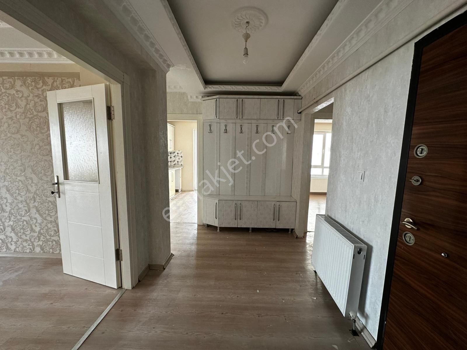 Demircilerde Genç Binada Üst Katta Kiralık 3+1 - Görsel 23