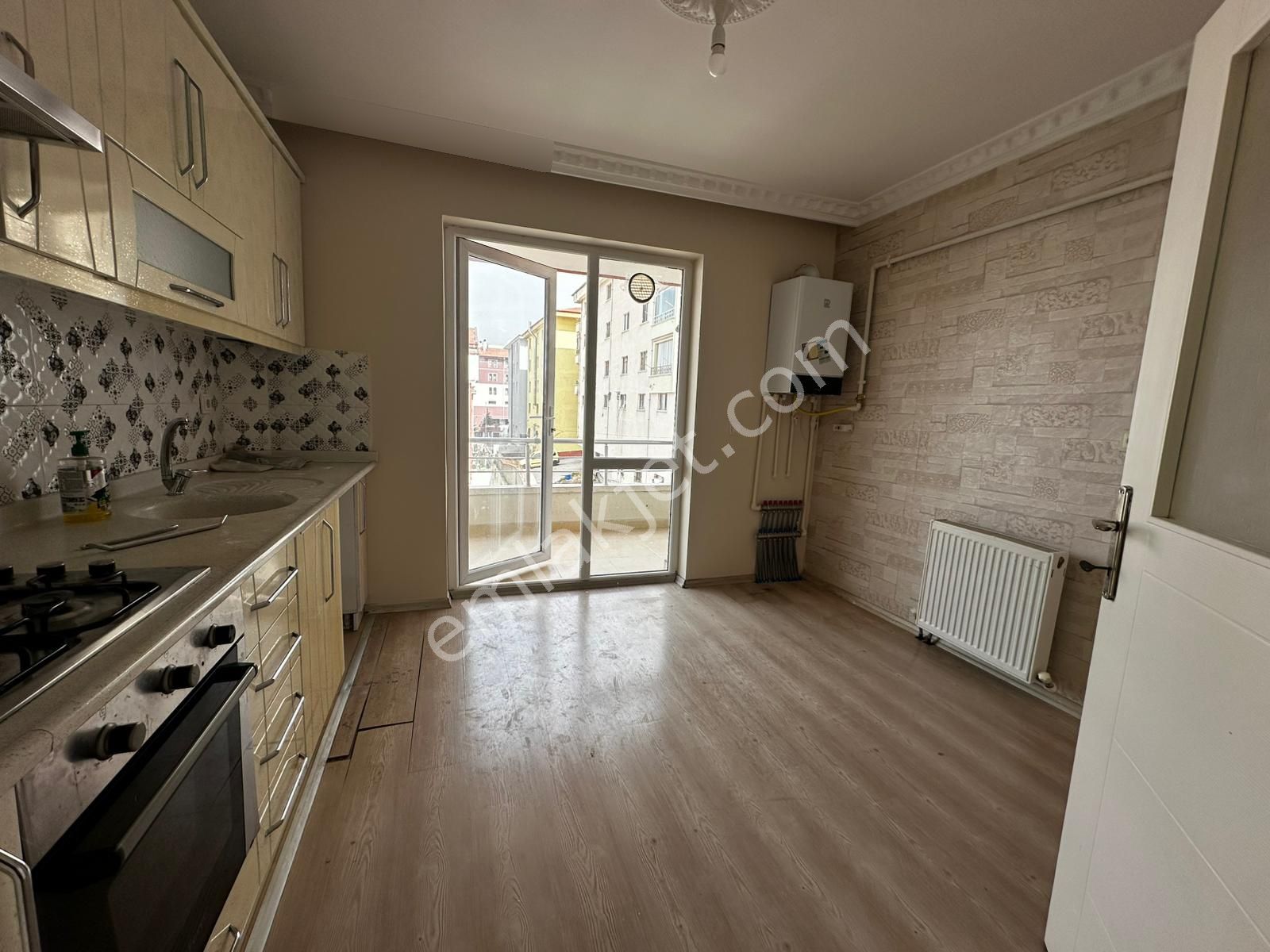 Demircilerde Genç Binada Üst Katta Kiralık 3+1 - Görsel 8