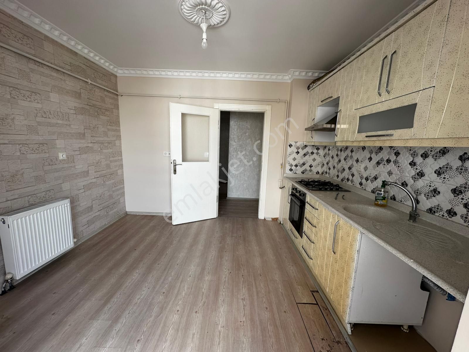 Demircilerde Genç Binada Üst Katta Kiralık 3+1 - Görsel 7