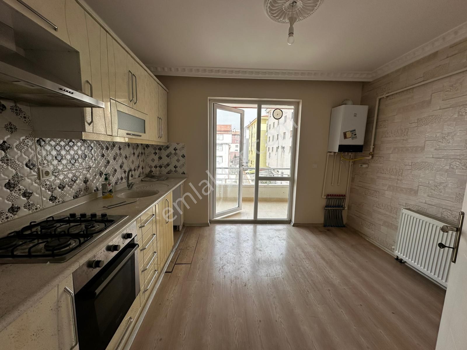 Demircilerde Genç Binada Üst Katta Kiralık 3+1 - Görsel 11