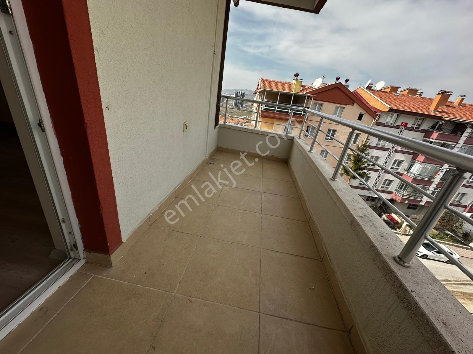 Demircilerde Genç Binada Üst Katta Kiralık 3+1 - Görsel 22