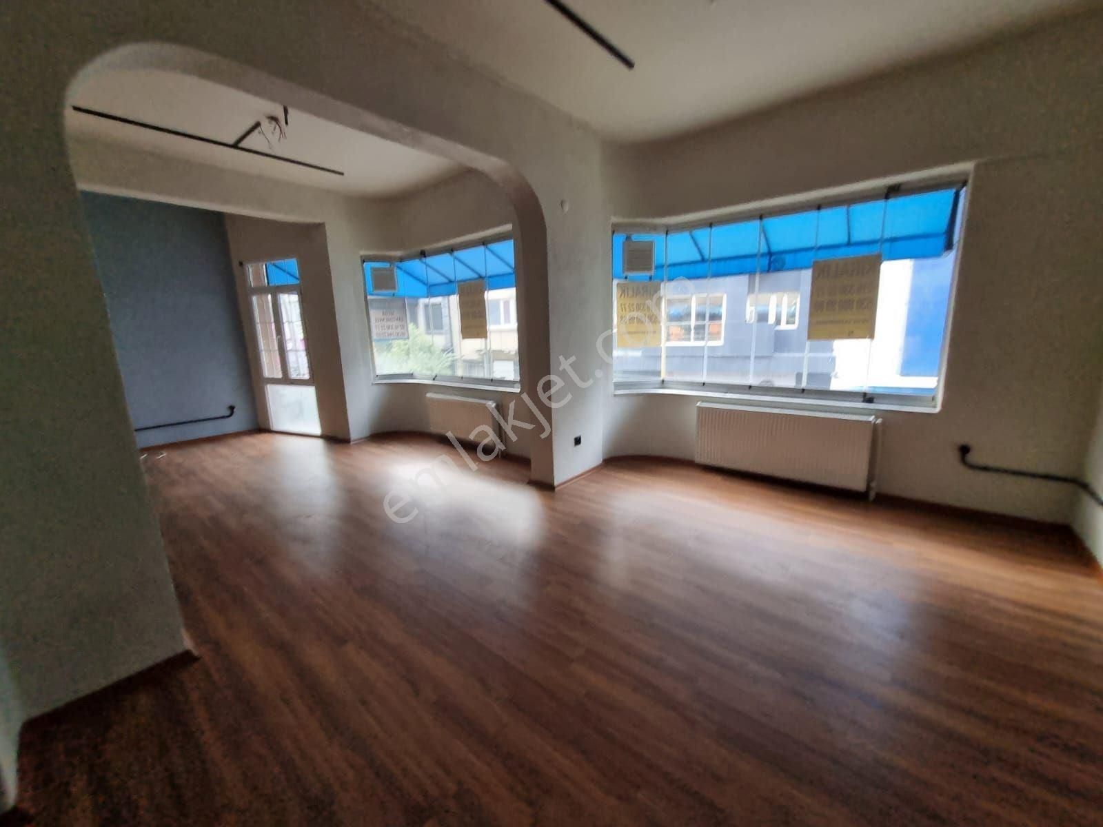 Bahariye Caddesinde 1. Katta Satılık Teraslı Ofis