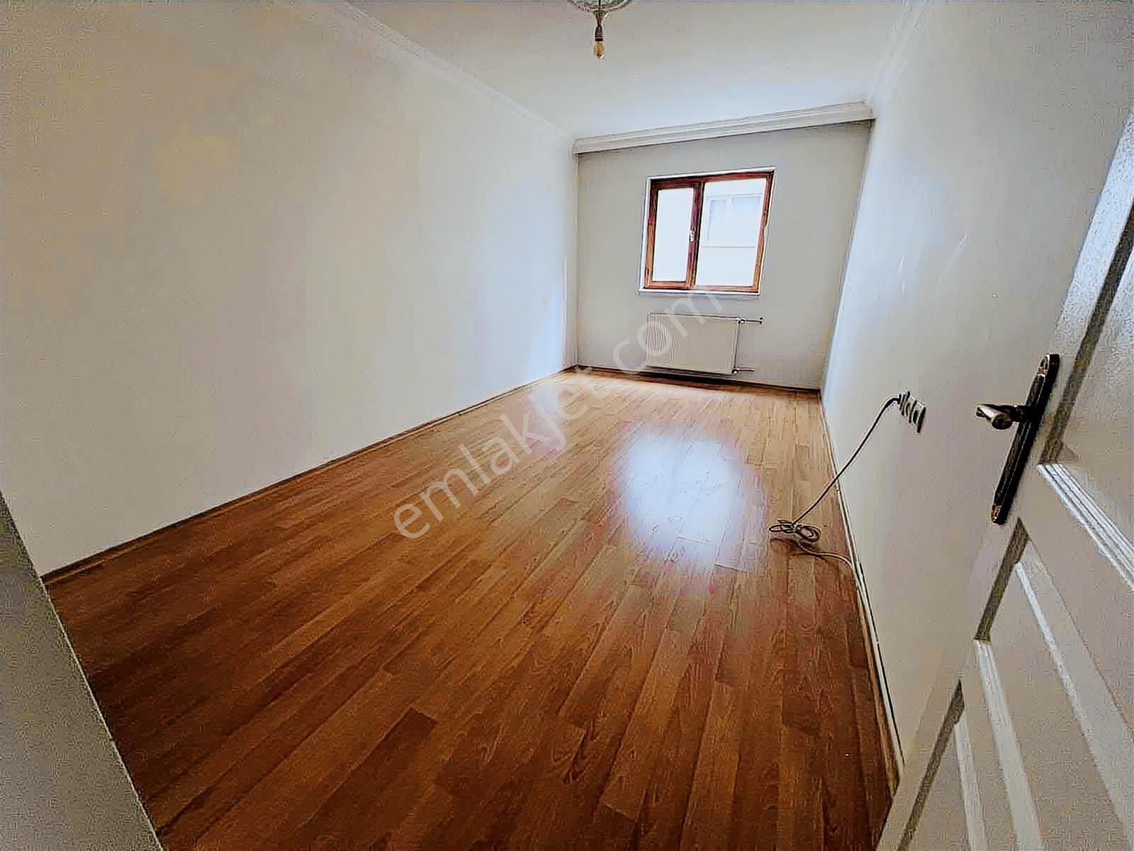 Şentürk Gayrimenkul'den**kat Konumunda**altı Daire**3+1 - Görsel 9