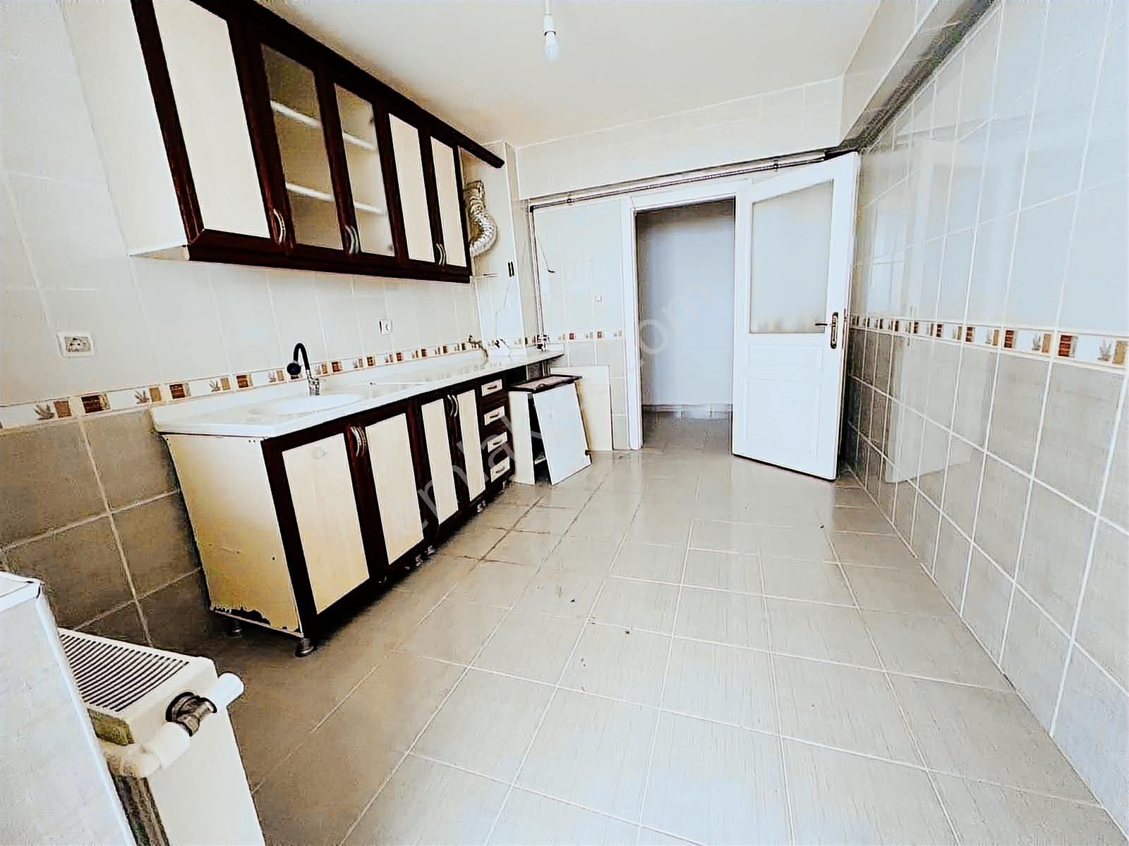 Şentürk Gayrimenkul'den**kat Konumunda**altı Daire**3+1 - Görsel 4