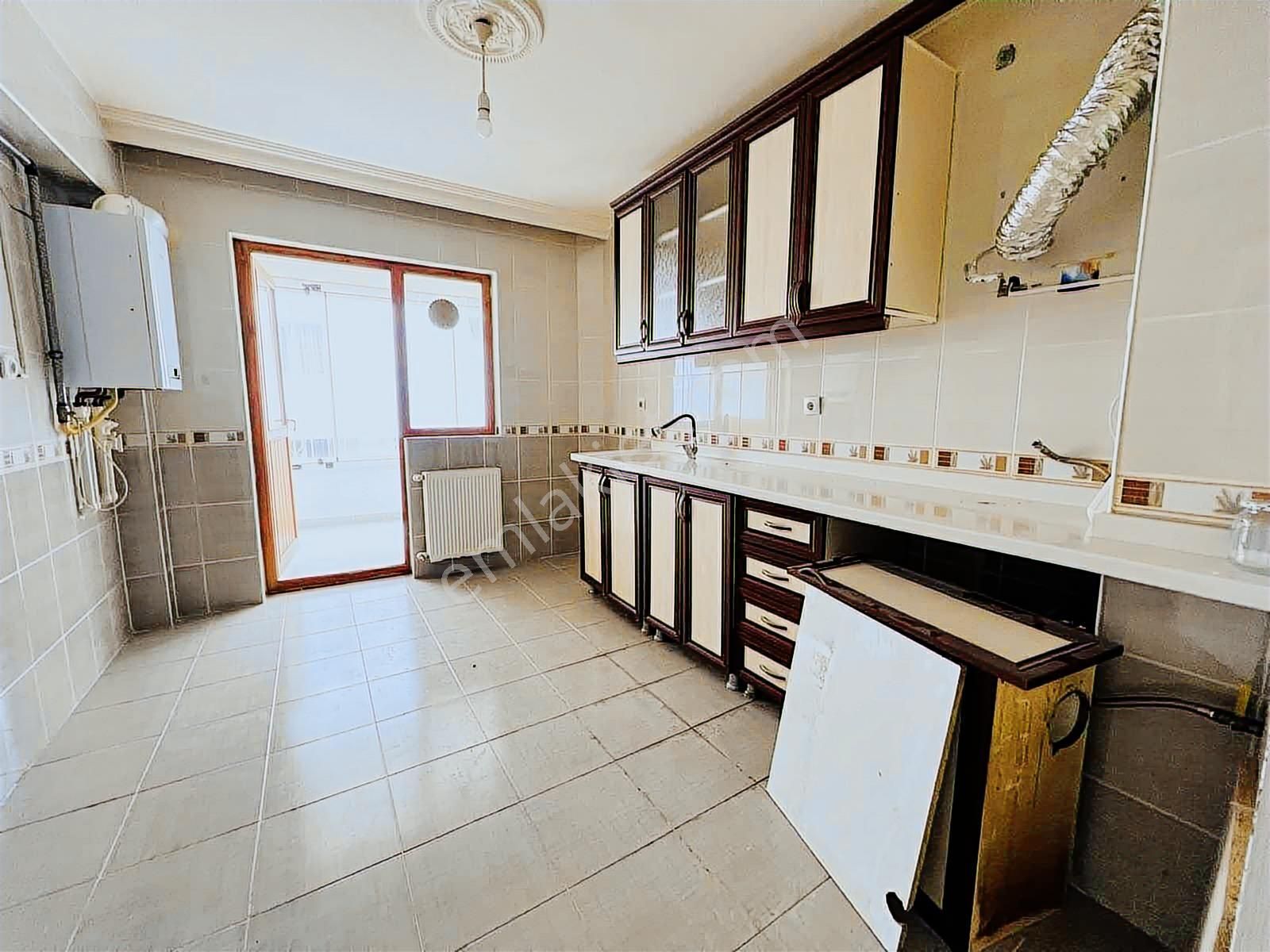 Şentürk Gayrimenkul'den**kat Konumunda**altı Daire**3+1 - Görsel 5