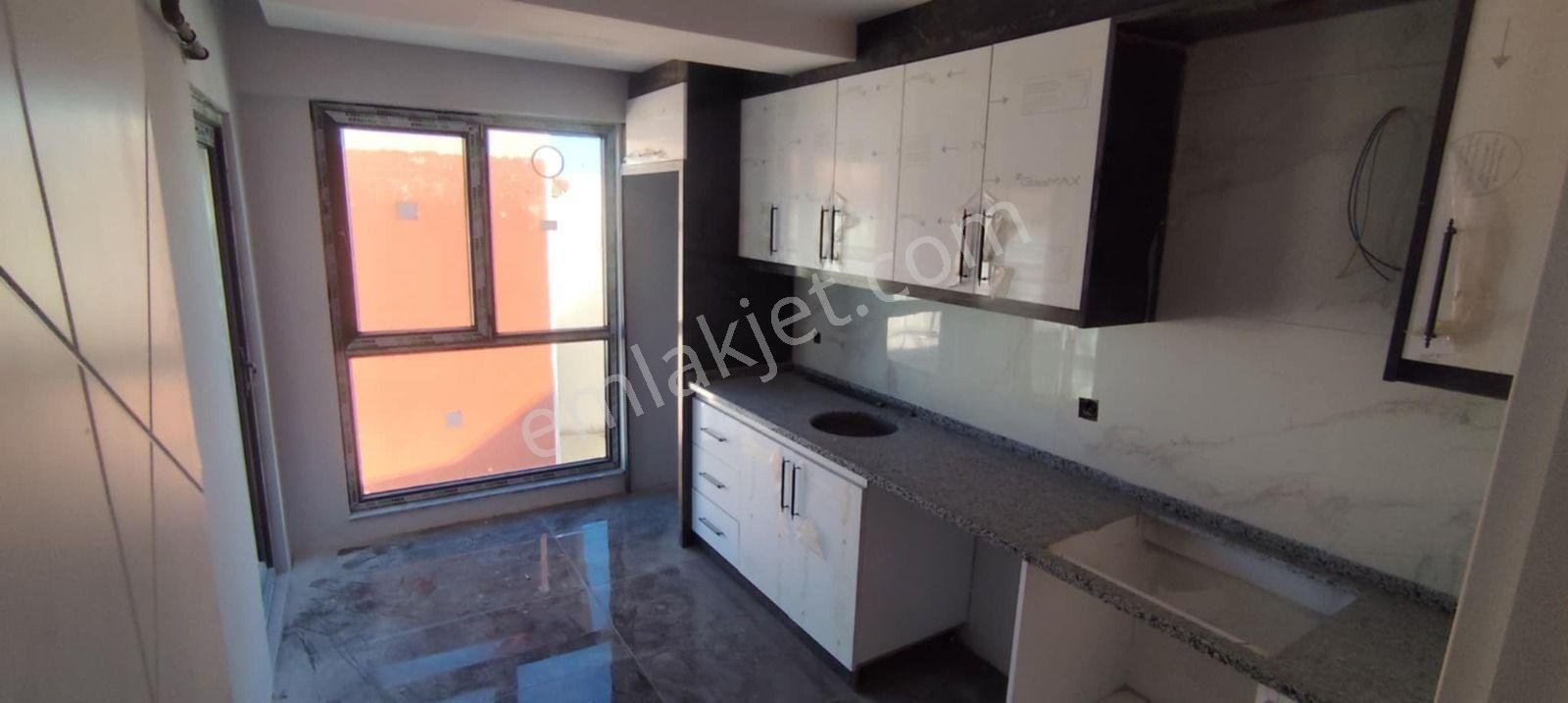 İlbadı Mahallesinde Cadde Üzerinde 3 Katlı Binanın 3.katı Daire Satılıktır - Görsel 8