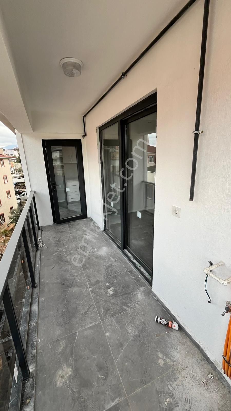 İlbadı Mahallesinde Cadde Üzerinde 3 Katlı Binanın 3.katı Daire Satılıktır - Görsel 12