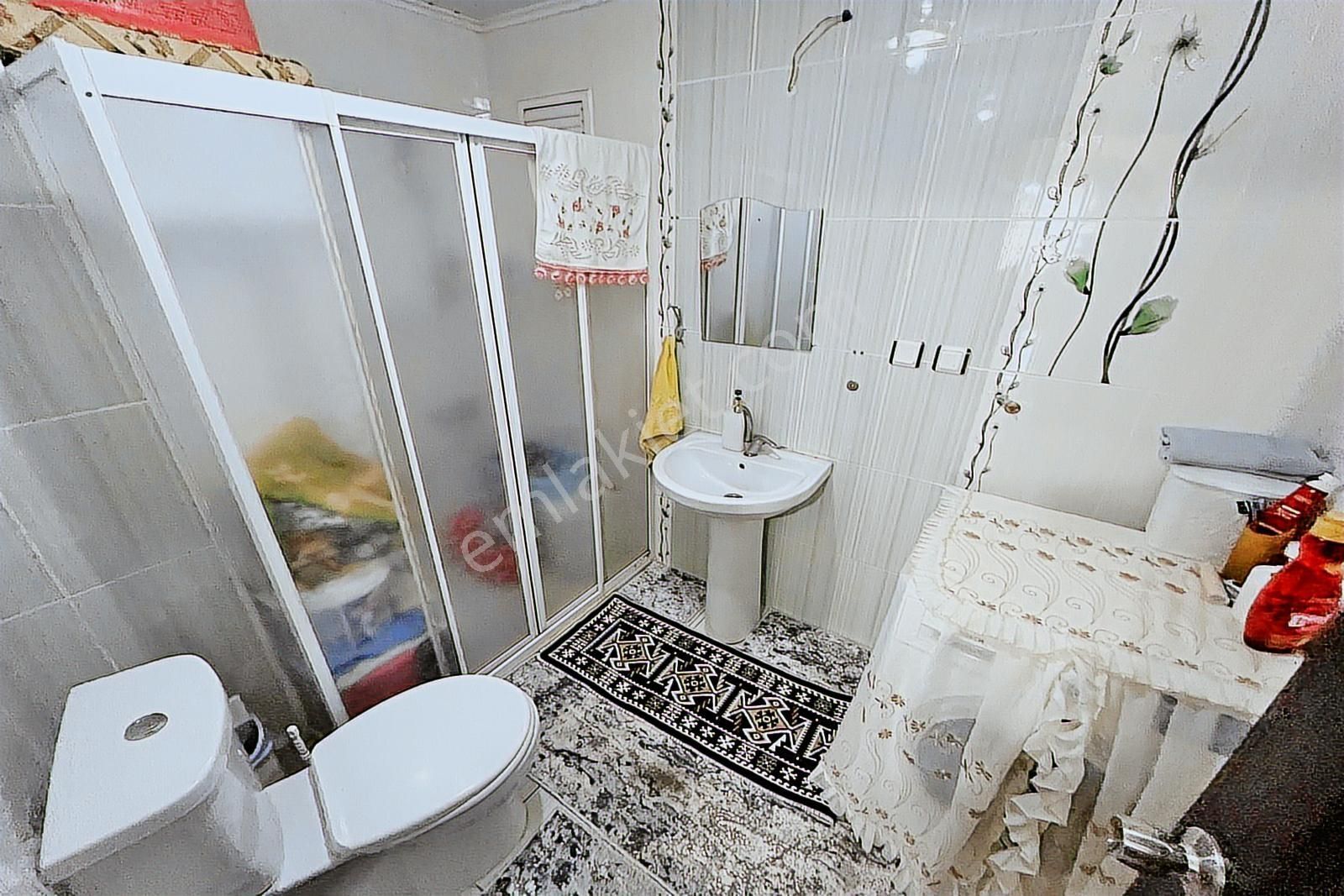 Karşıyaka'da 3.5+1 Ara Katta Ebeveyn Banyolu Kök Tapulu Daire - Görsel 4