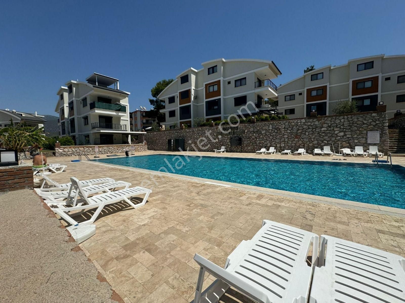 Didim Akbük’te Havuzlu Site İçerisinde Bahçeli 2+1 Daire Fiyat: 4.950.000tl