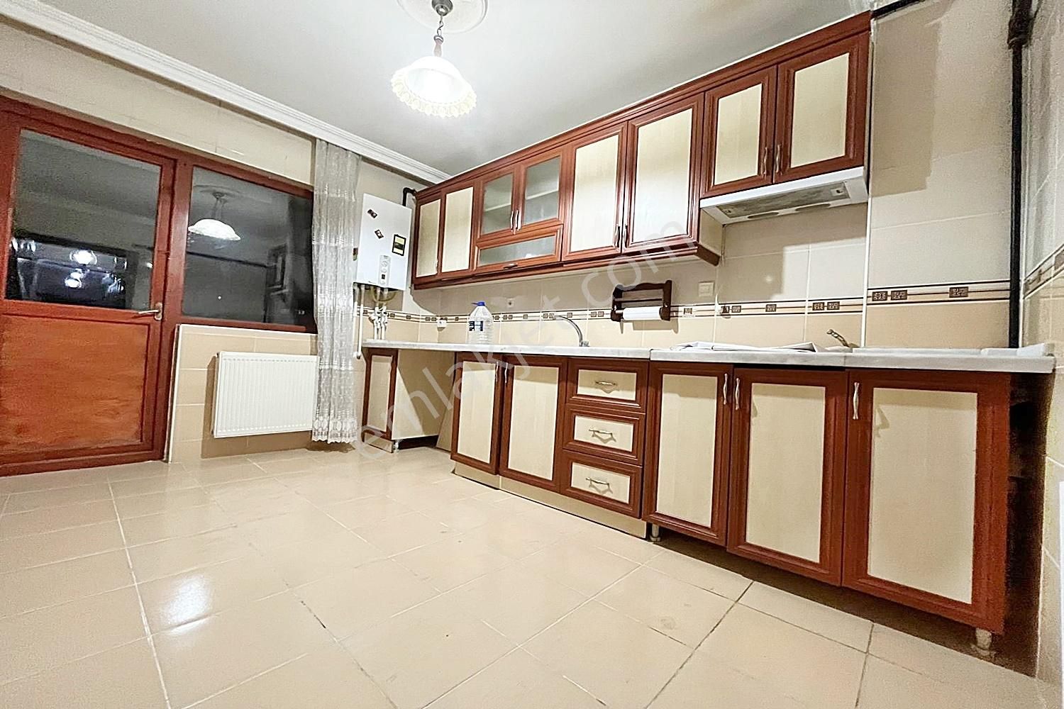 Bademlik'de Ankara Manzaralı 3+1 Ara Katta Kök Tapulu Daire