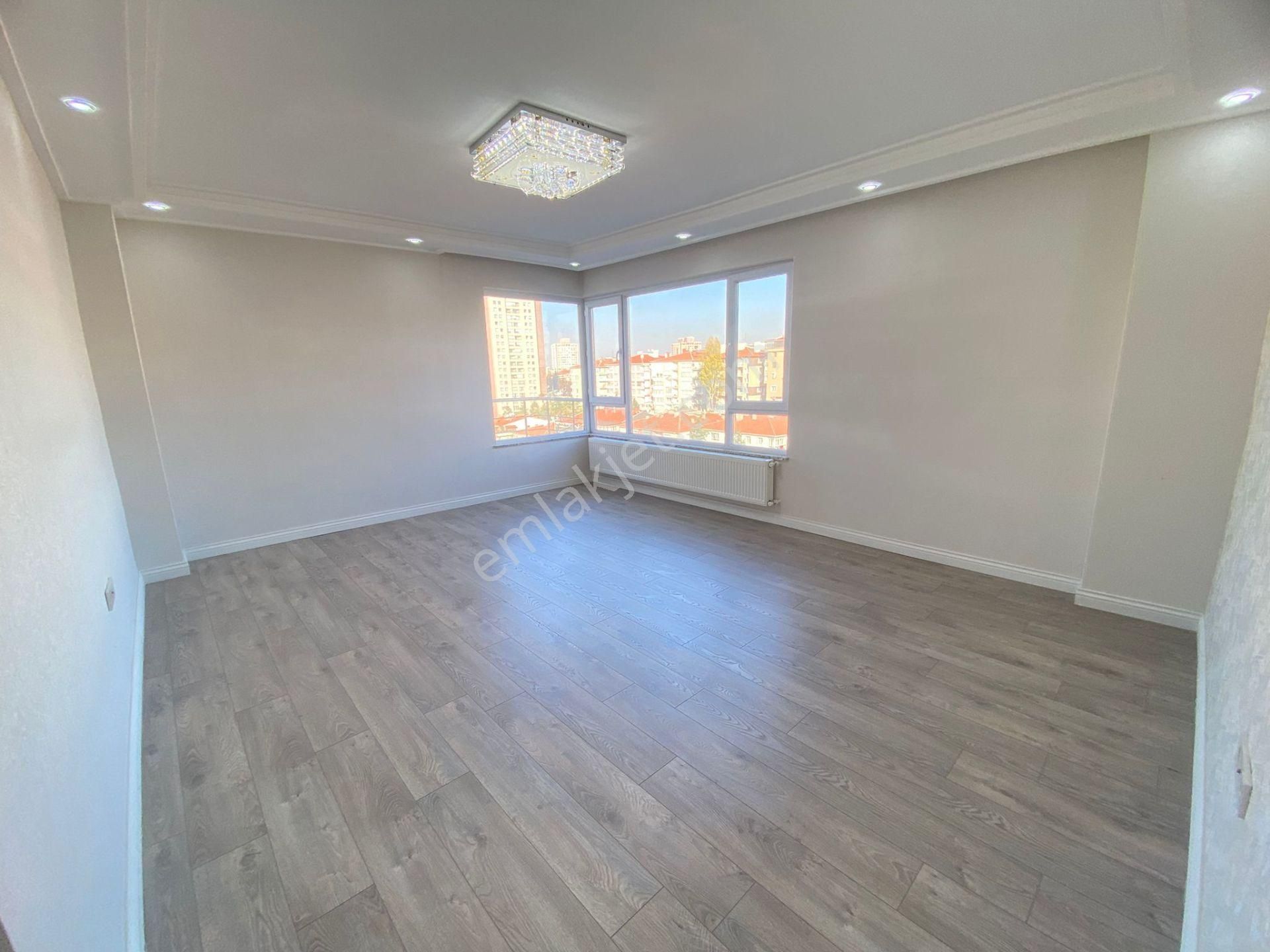 Dikmen 'de Yüksek Krediye Uygun !!! Nakış Sokak’ta Satılık Arakat Ultra Lüks Manzaralı Daire - Görsel 8