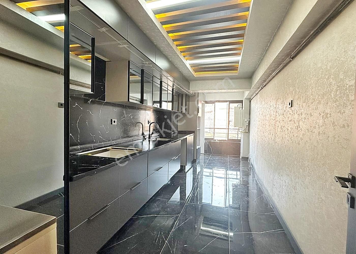 Osmangazi'de 3+1 Katta Ön Cepheli Mega Lüks Yapılı Fırsat Daire - Görsel 13