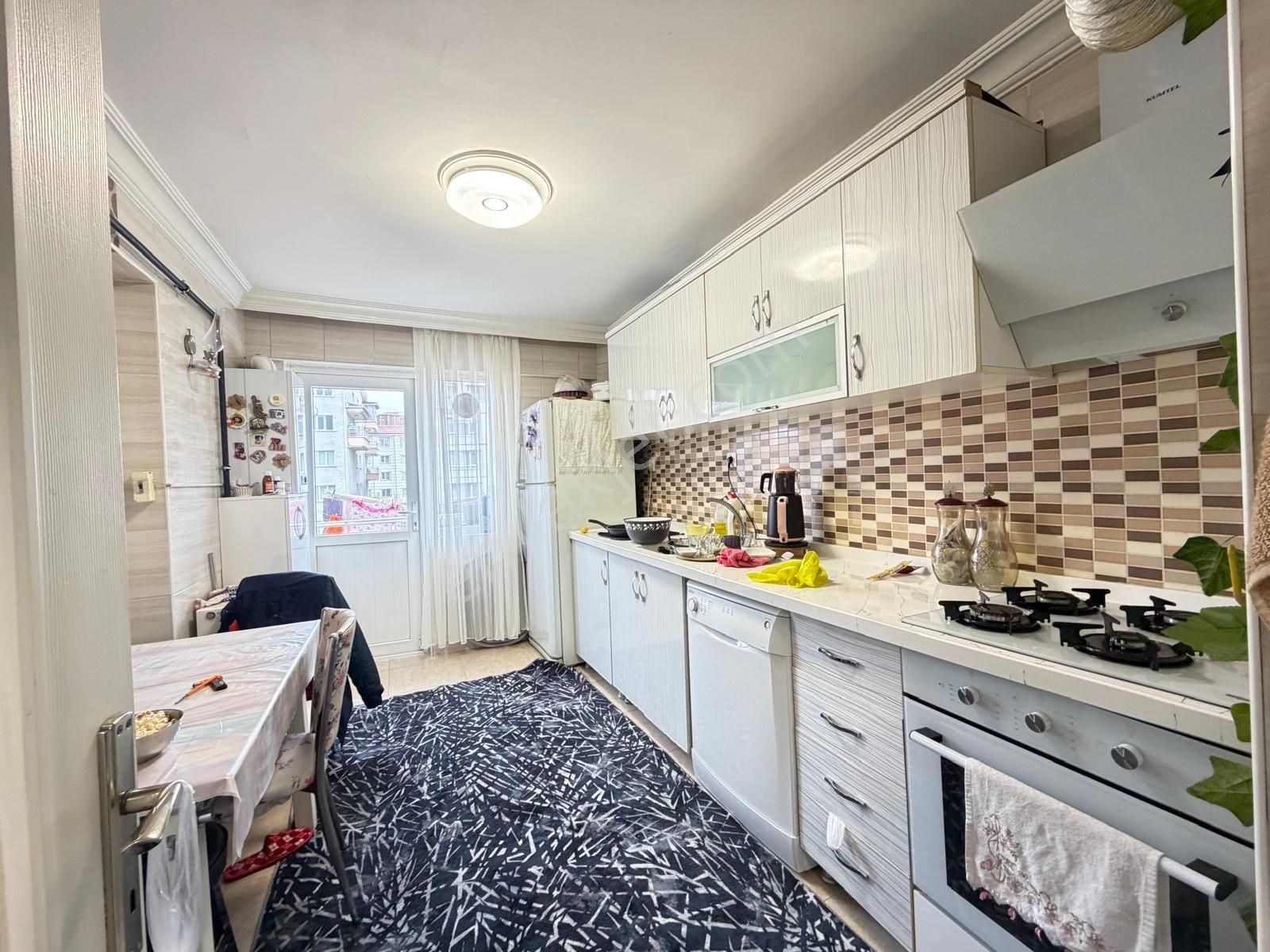 H.gazi Bostancık Cd Üzerinde 3.kat 3+1 Asansörlü Ön Cephe Köşe Parsel