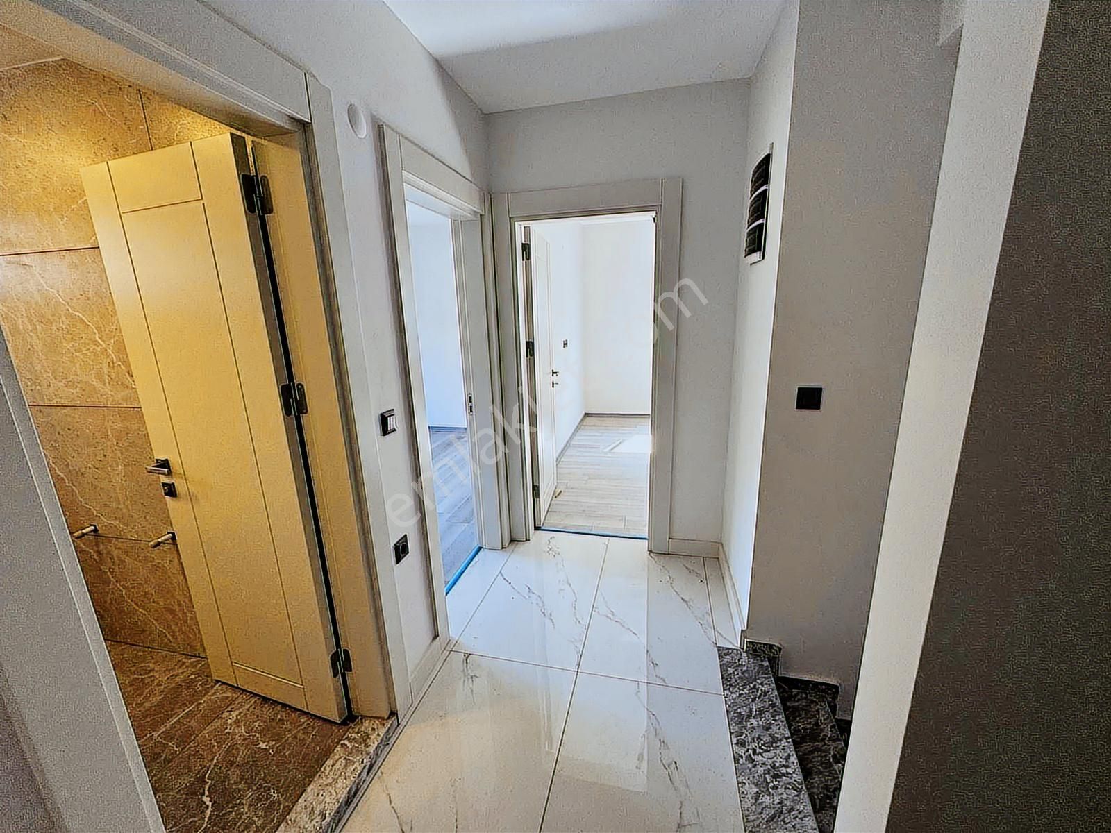 Çarşı İçinde & Deniz Tarafında 3+1 Lüks Villa - Görsel 24