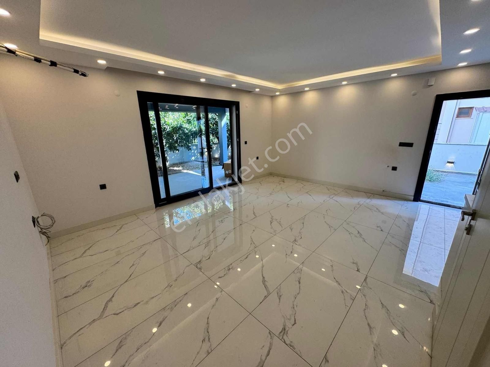 Çarşı İçinde & Deniz Tarafında 3+1 Lüks Villa - Görsel 28