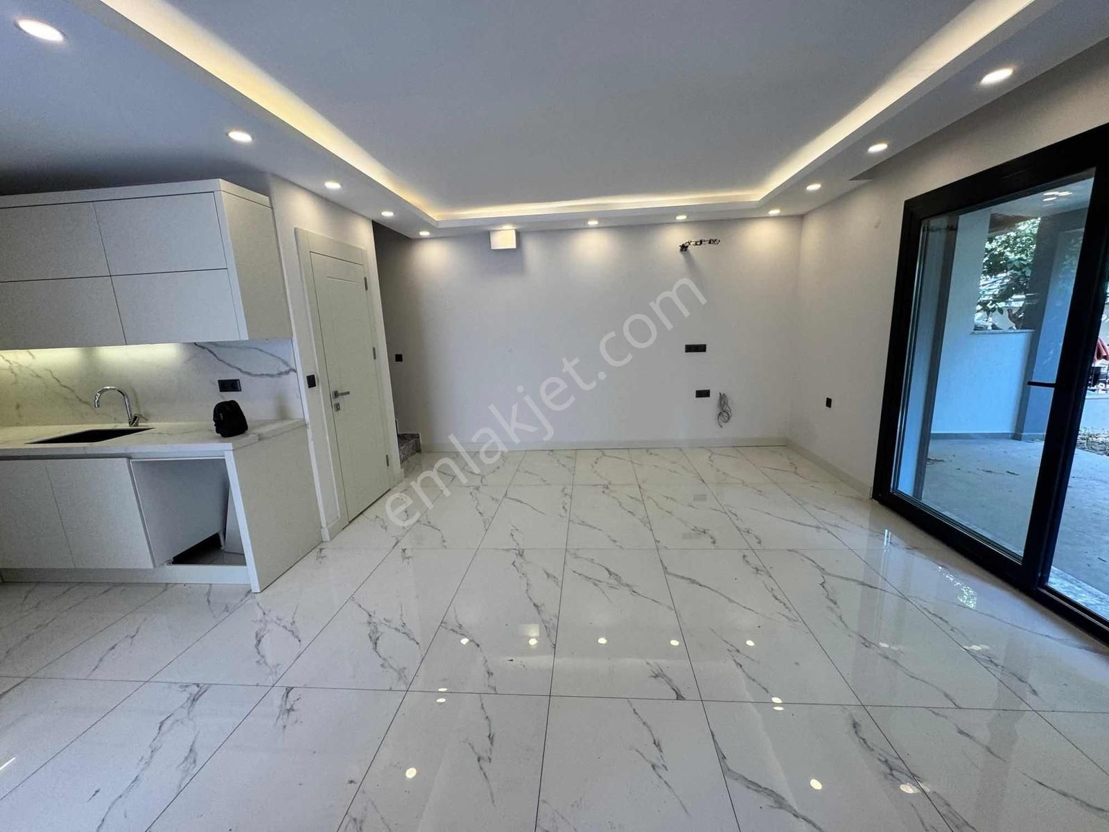 Çarşı İçinde & Deniz Tarafında 3+1 Lüks Villa - Görsel 30