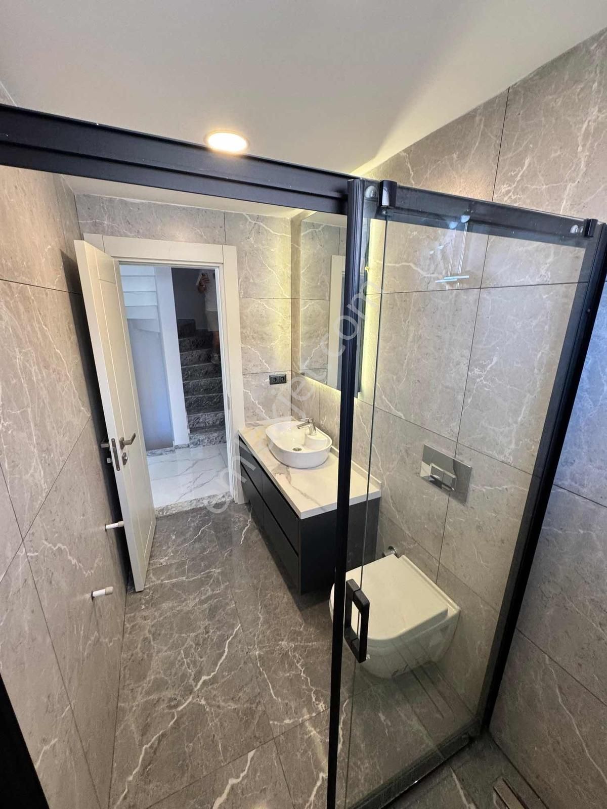 Çarşı İçinde & Deniz Tarafında 3+1 Lüks Villa - Görsel 23