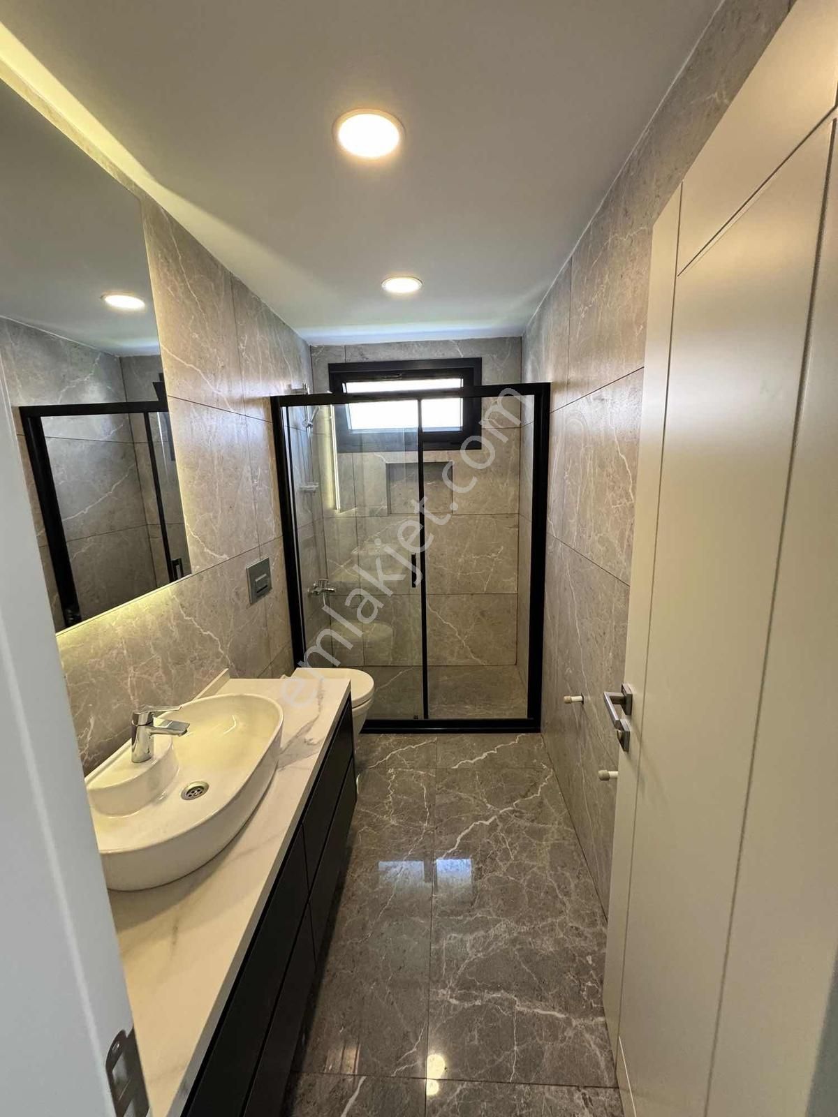 Çarşı İçinde & Deniz Tarafında 3+1 Lüks Villa - Görsel 9