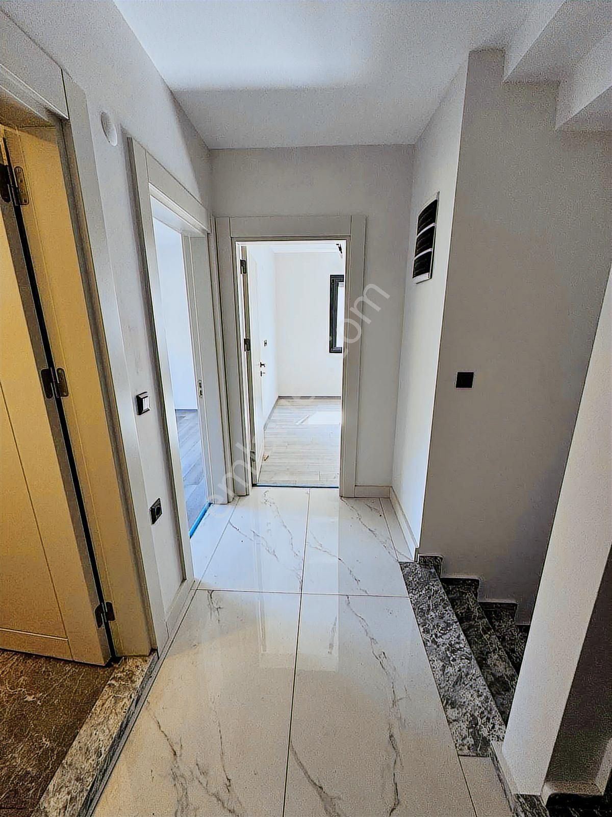 Çarşı İçinde & Deniz Tarafında 3+1 Lüks Villa - Görsel 10