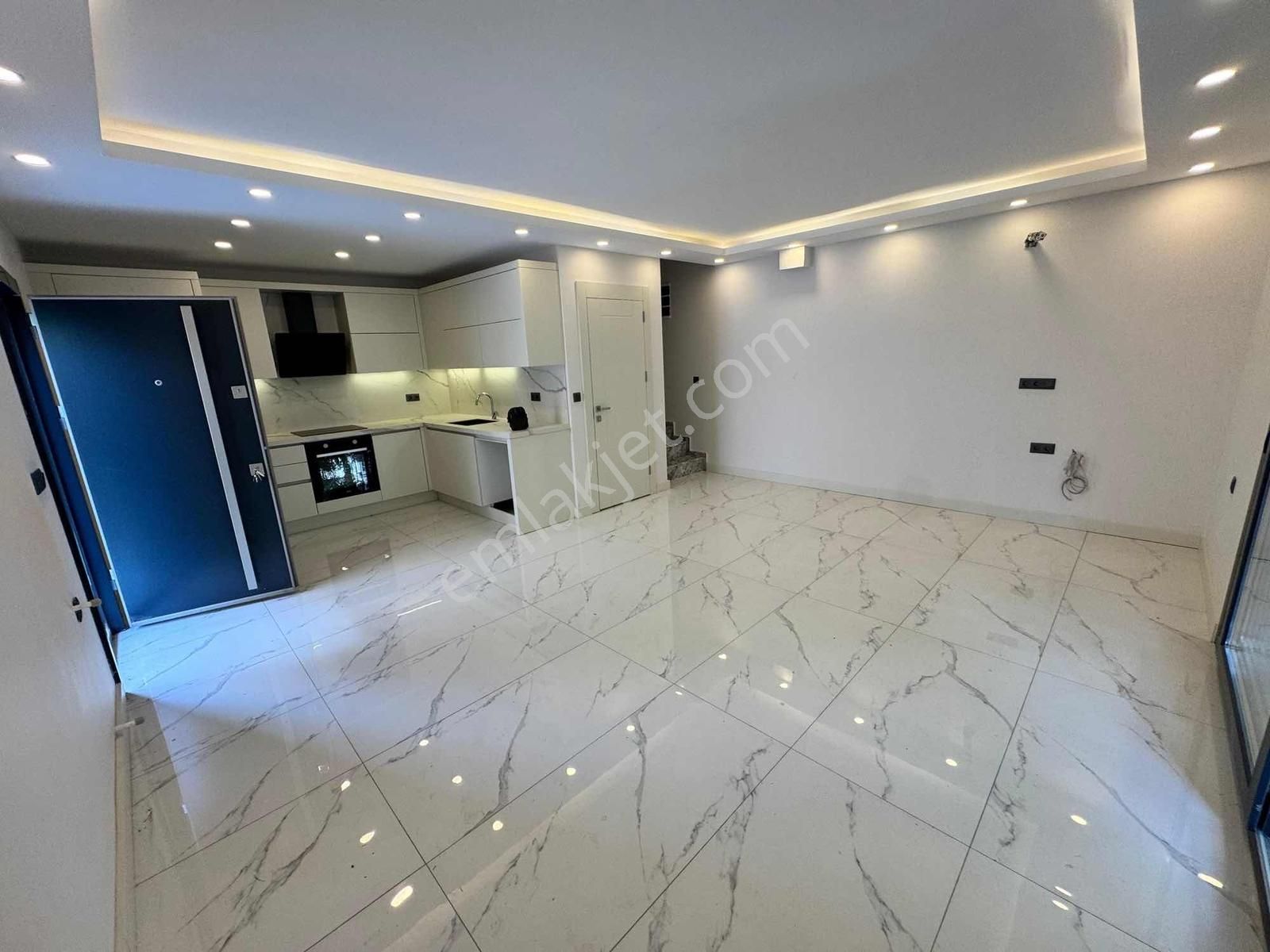 Çarşı İçinde & Deniz Tarafında 3+1 Lüks Villa - Görsel 8