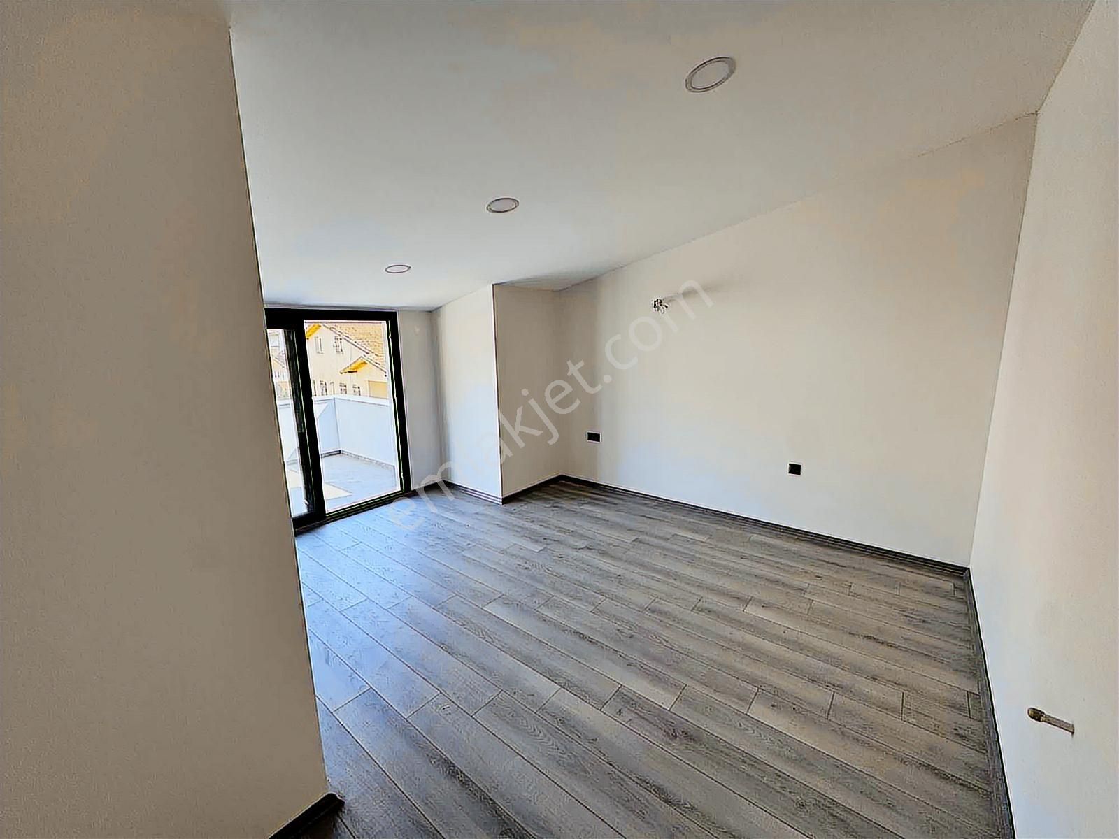 Çarşı İçinde & Deniz Tarafında 3+1 Lüks Villa - Görsel 18