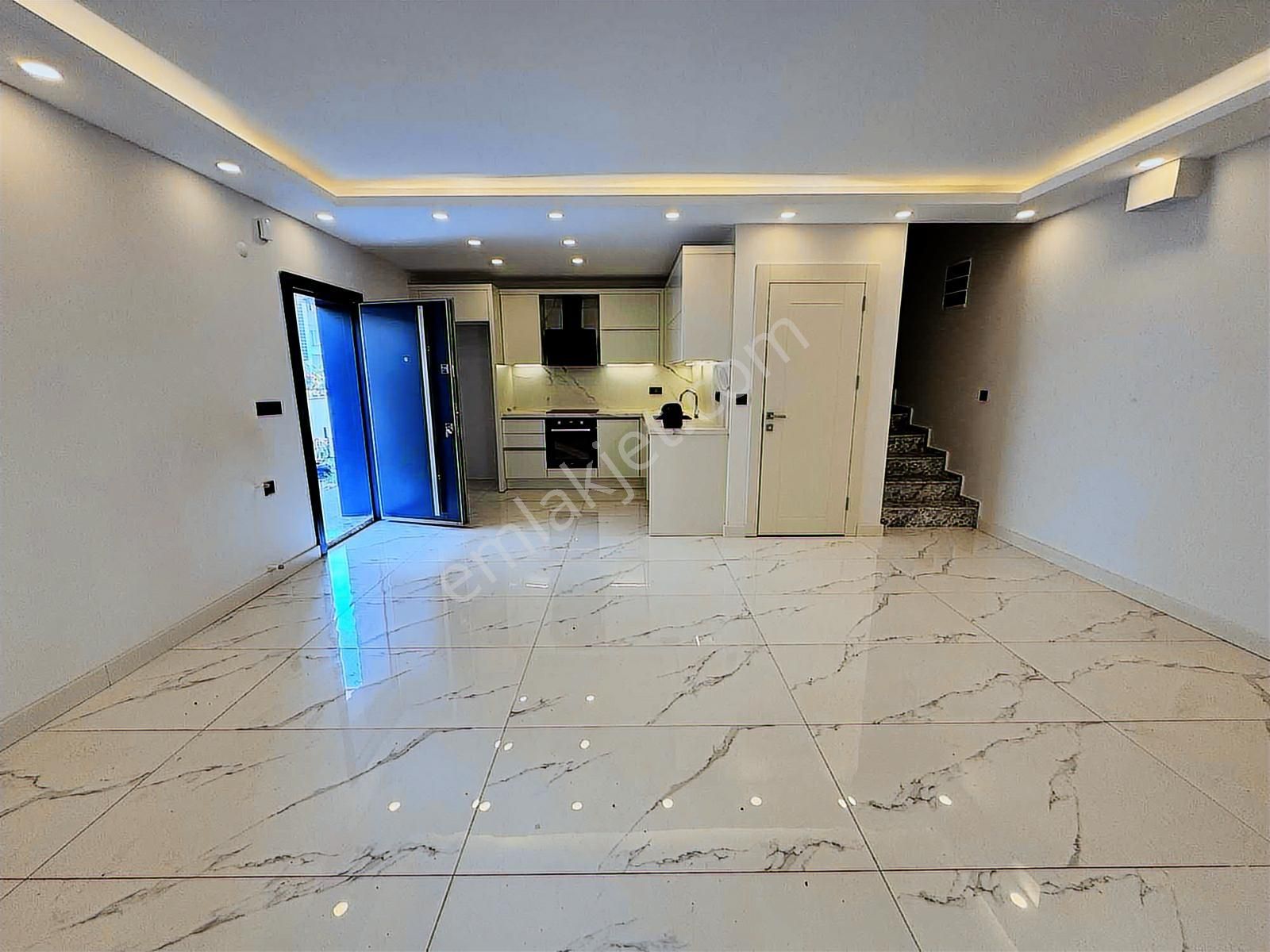 Çarşı İçinde & Deniz Tarafında 3+1 Lüks Villa - Görsel 5