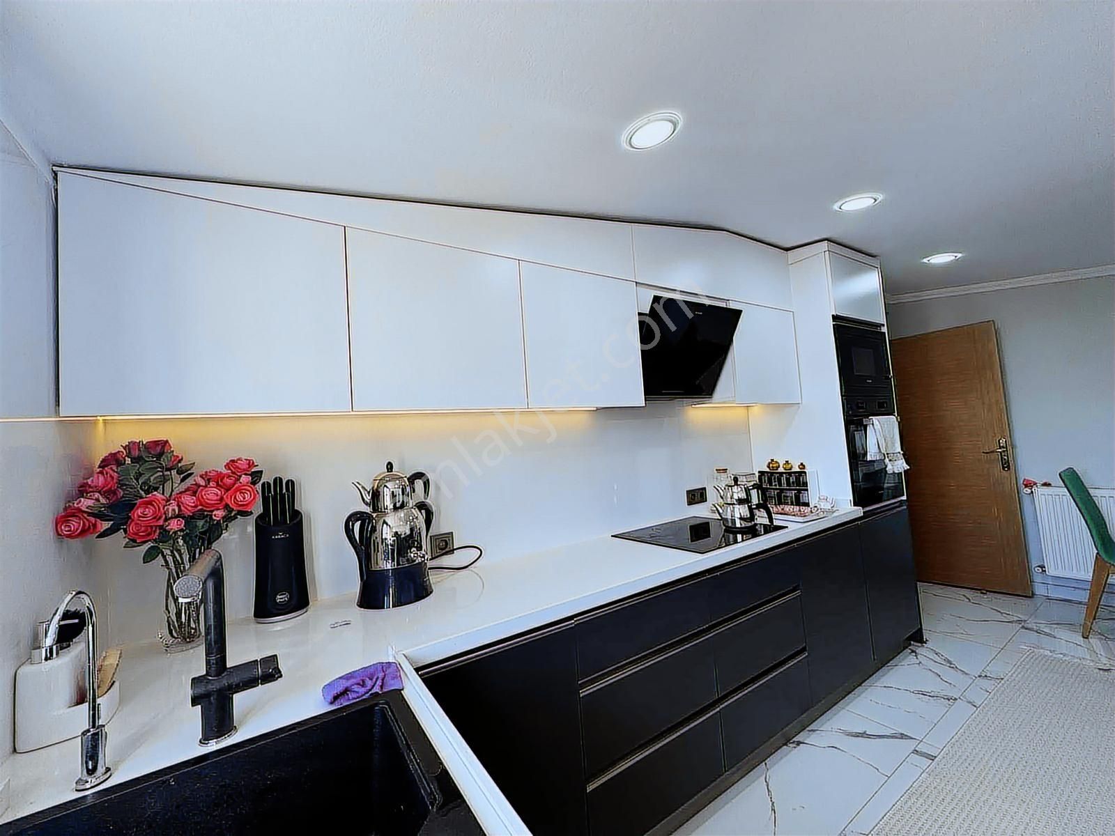 Yakacık'ta Özel 4+1 Dubleks Fırsat Daire - Görsel 8