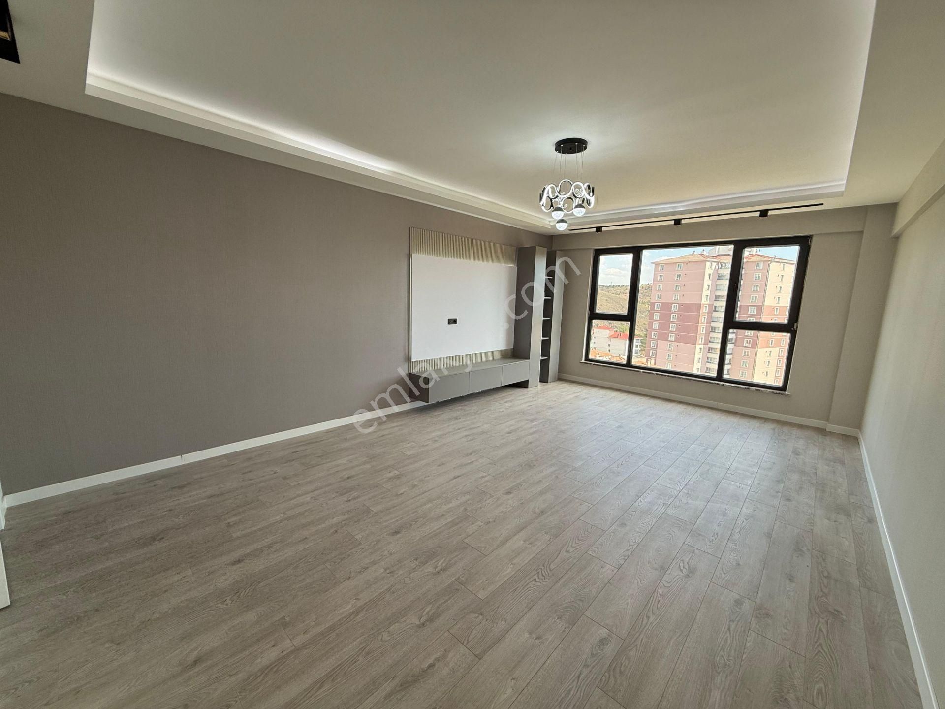 Pursaklar Mehmet Zengin Emlak'tan Teras Balkonlu Çift Banyolu 7.kat 4+1 Ultra Lüks Sitede - Görsel 8