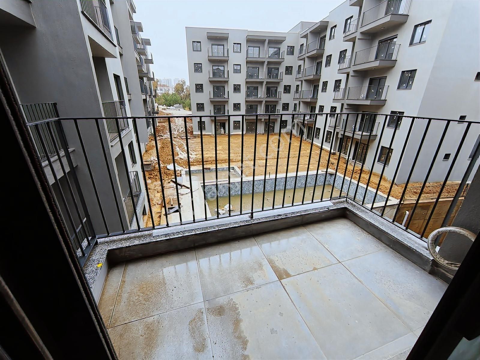 Gaziemir Aktepe'de Bivadocs Sitesinde 1+1 Sıfır Daire